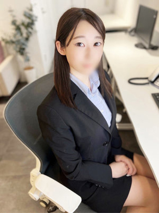 井上ななか（e女商事 池袋オフィス）