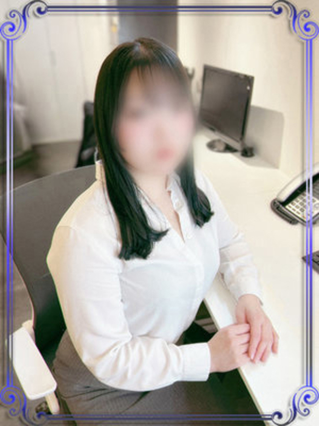 岩倉つきの（e女商事 池袋オフィス）