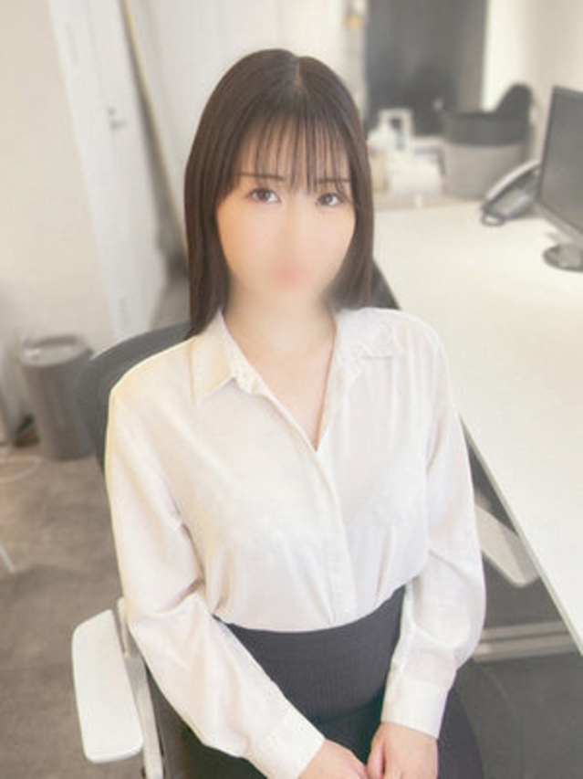 観月ゆうり（e女商事 池袋オフィス）