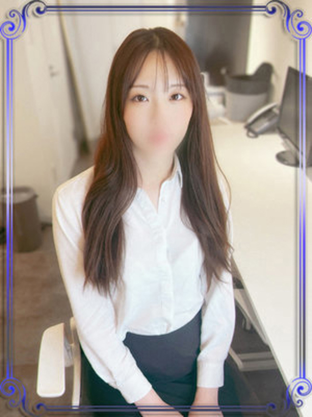 山田にいな（e女商事 池袋オフィス）