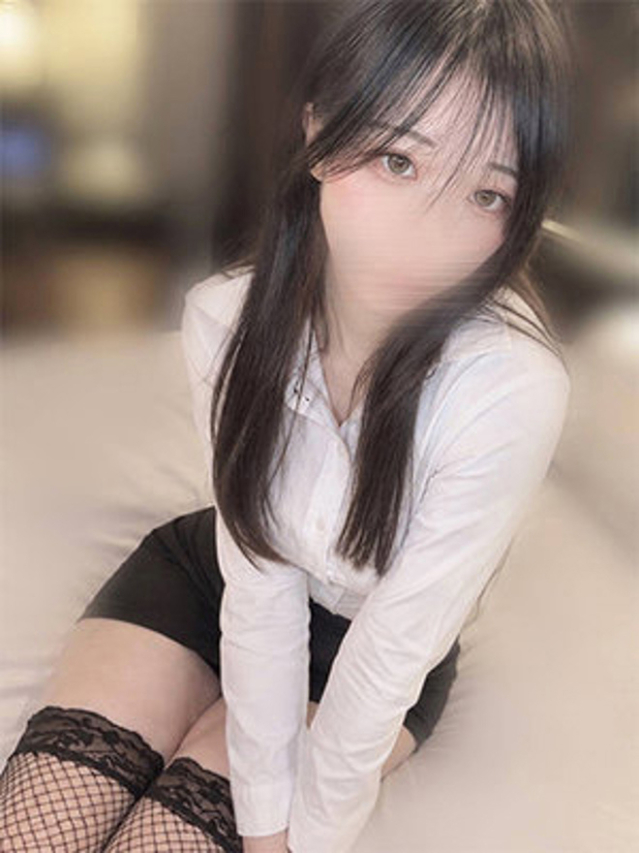 白崎れもん（e女商事 池袋オフィス）