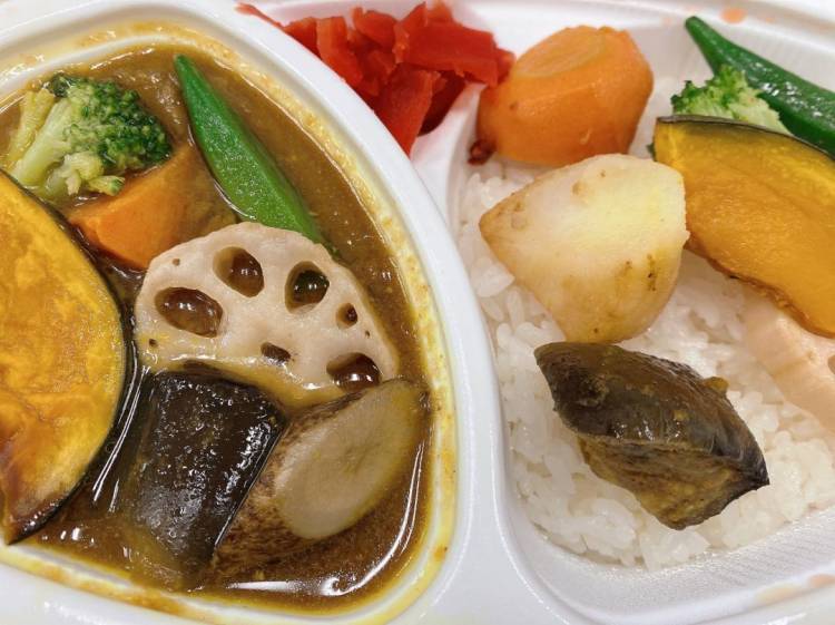 お昼は野菜のカレー