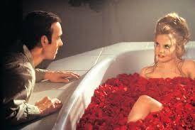 危ういバランスで揺れる…