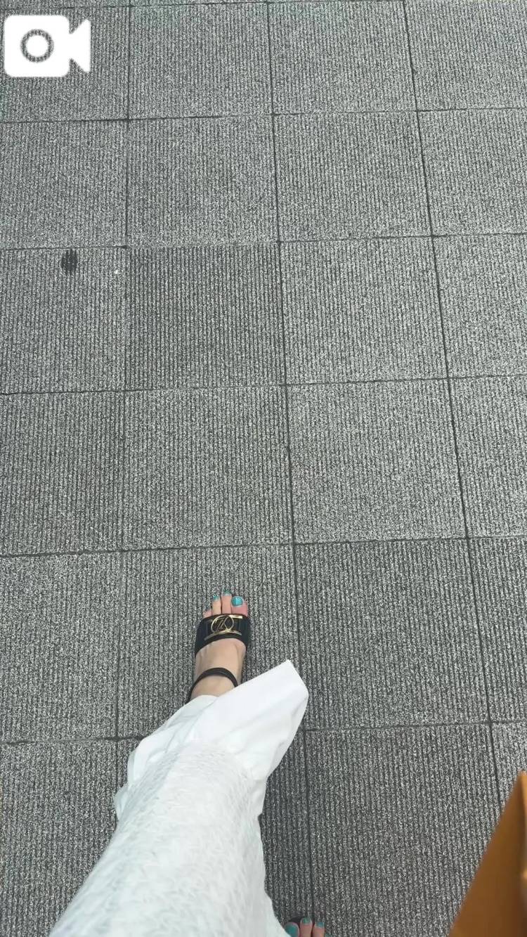 🎥慣れないスカートとヒール👠