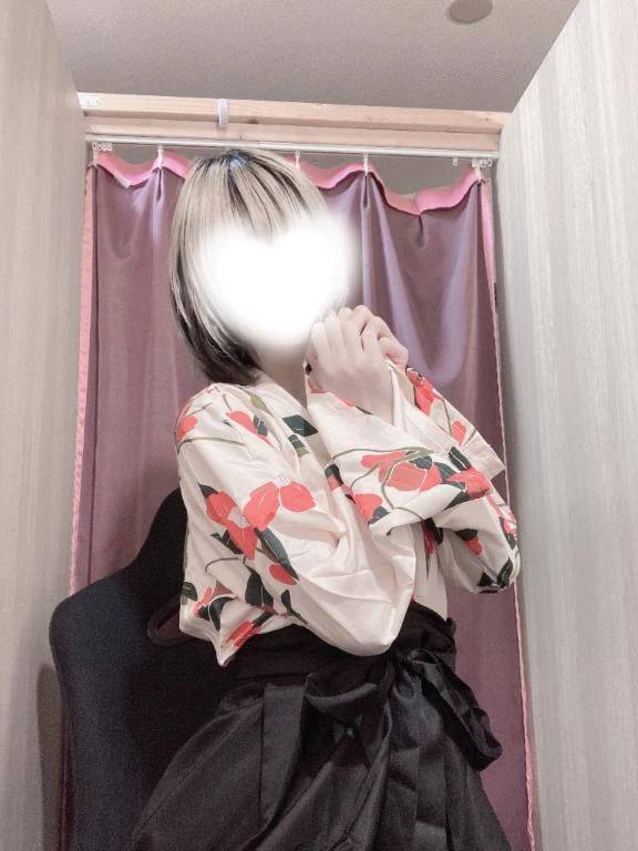 巫女さん？袴？