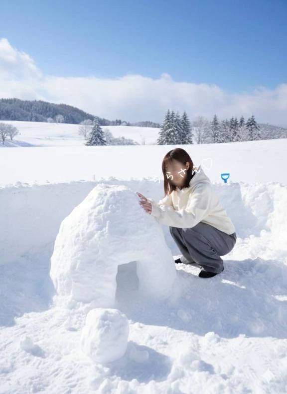 雪が綺麗と笑うのは