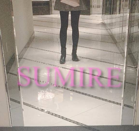 鏡に映る恥ずかしい姿