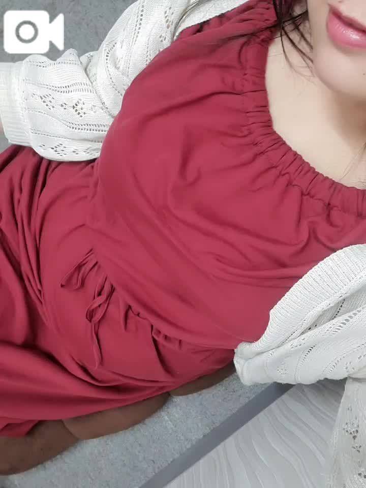 ちらり|• •๑)"