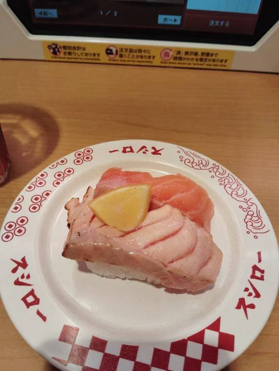 一人で東京の町並みを歩いてスシロー