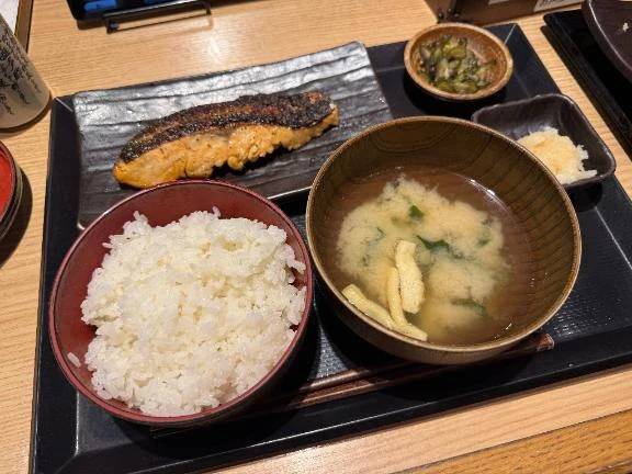 お昼ご飯はー…