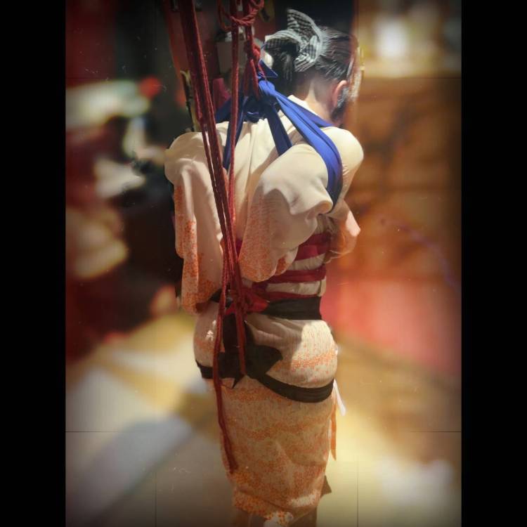 初のSMバー体験記 Part 1