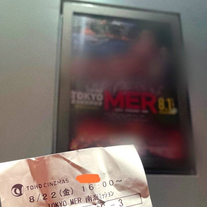 毎月の採血では針を凝視してる