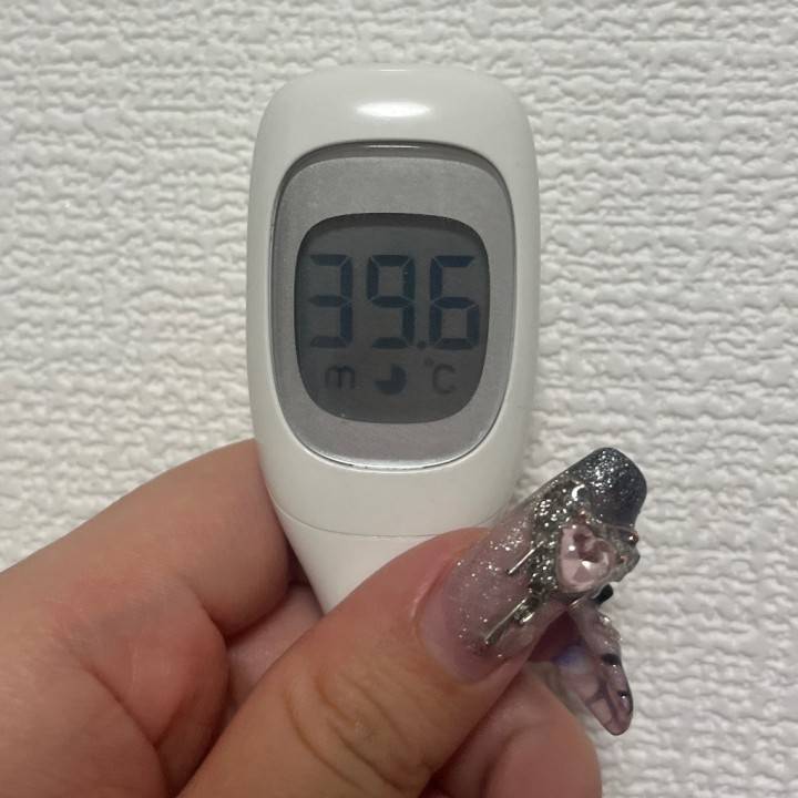 熱が下がりません😭