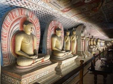 ダンブッラ石窟寺院☆