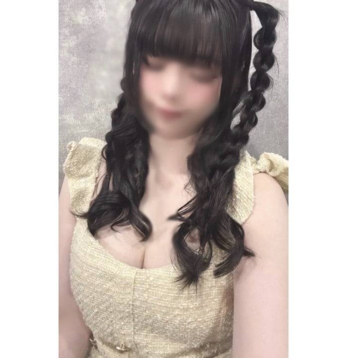 本日ラスト出勤💗会えるの楽しみです☺️💕