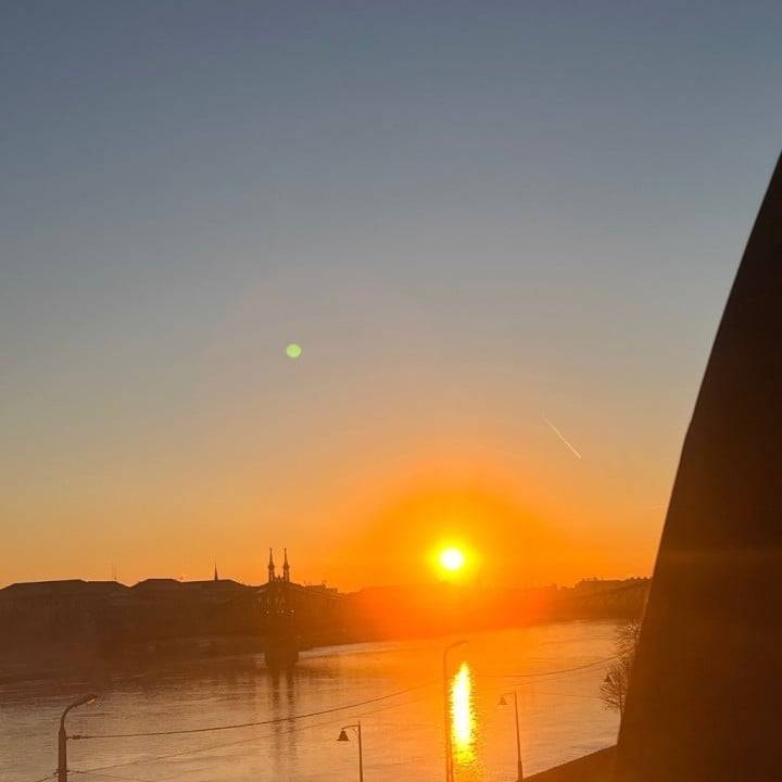 🇭🇺の朝日🕊