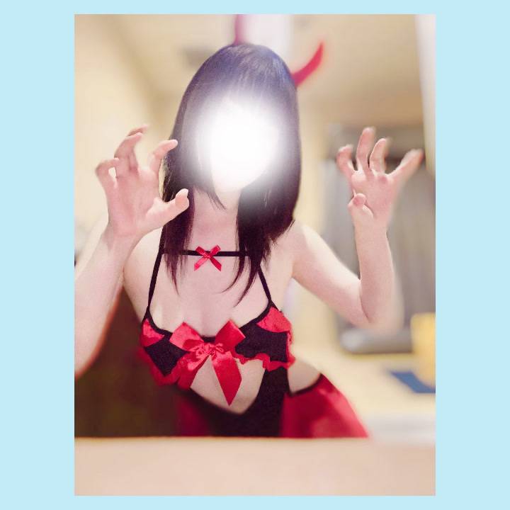 (ˆ ̳◝ ·̫ ◜ ̳ˆ)