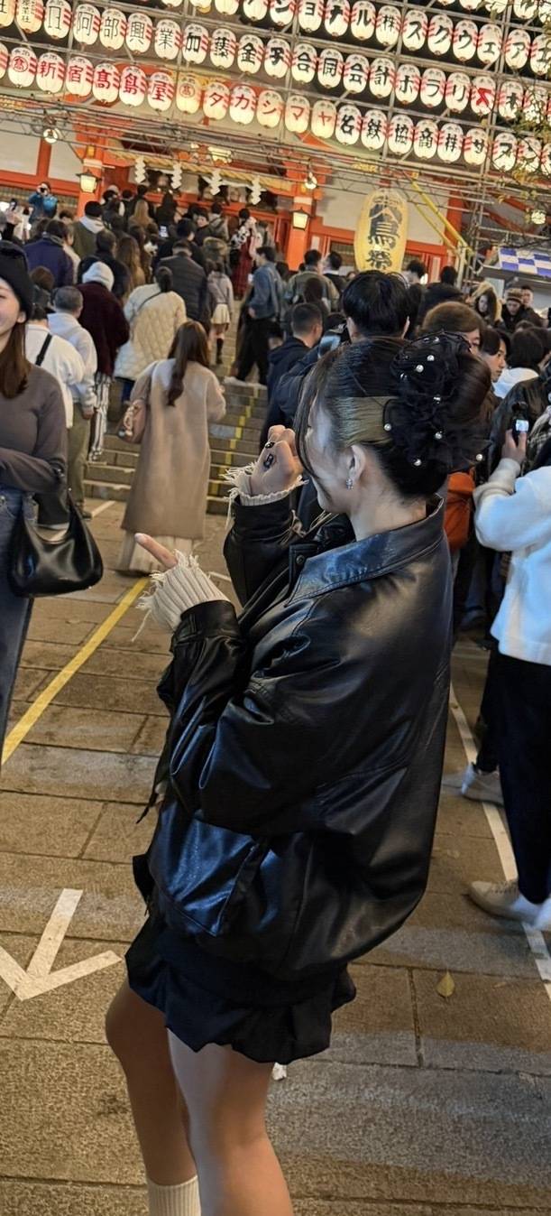 ( ⊃⸝⸝• · •̥⸝⸝)⊃