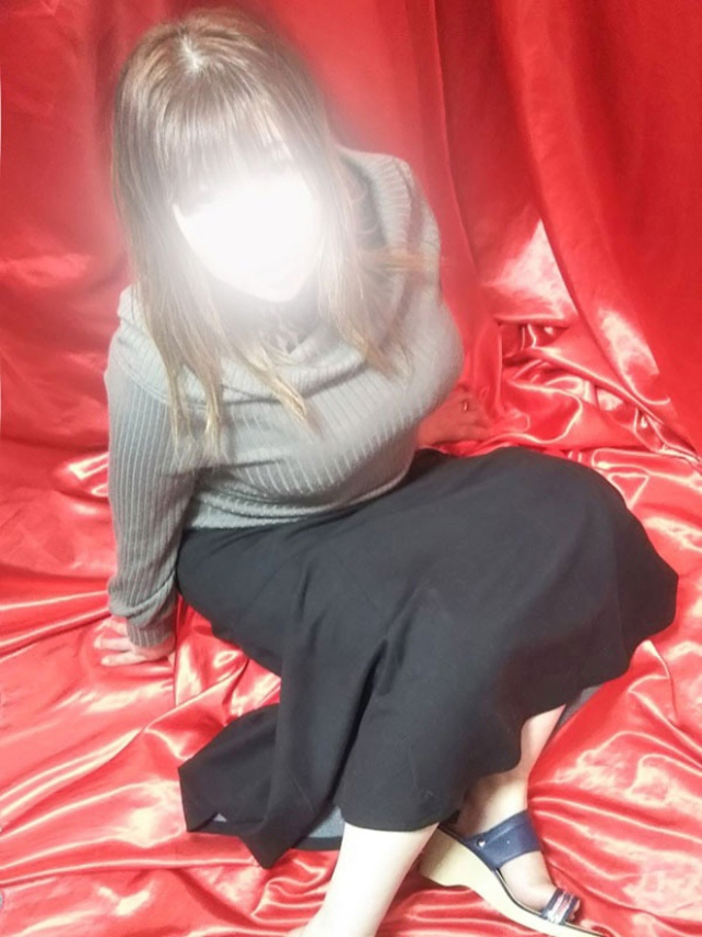 真中（変態美熟女お貸しします。）