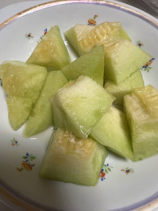 飯岡メロン( ͜🍈 ･ω･) ͜🍈