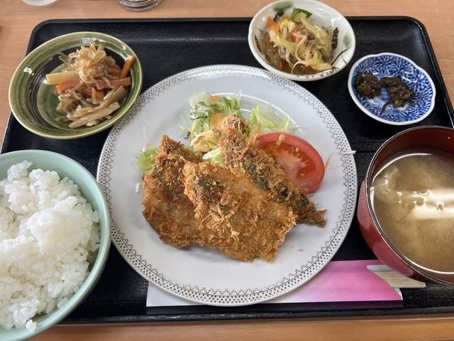 今日のランチ🐟ホワホワアジフライ