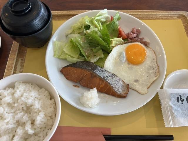 このシャケが美味しすぎてご飯が足りない〜とか……