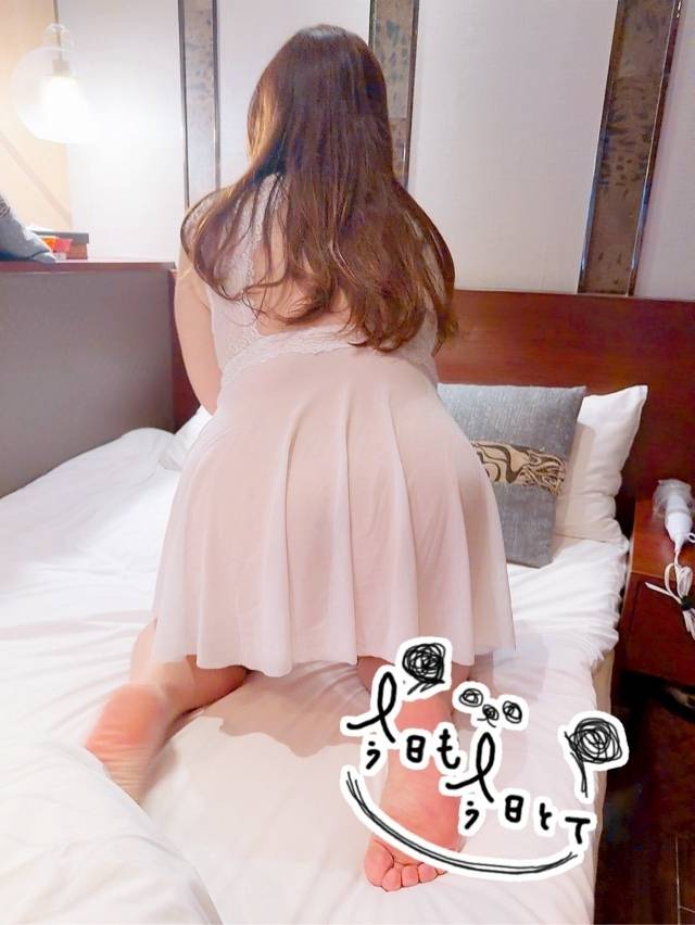 夜になると