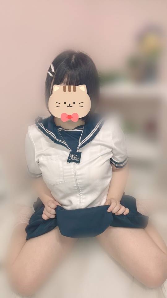 制服でイケないことしよ?