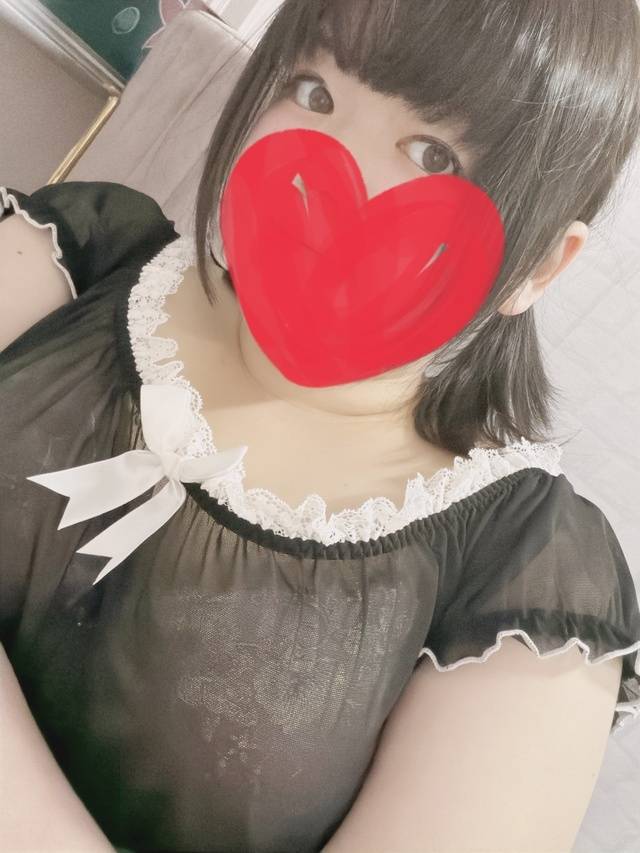 どっちのメイド服が好き？？