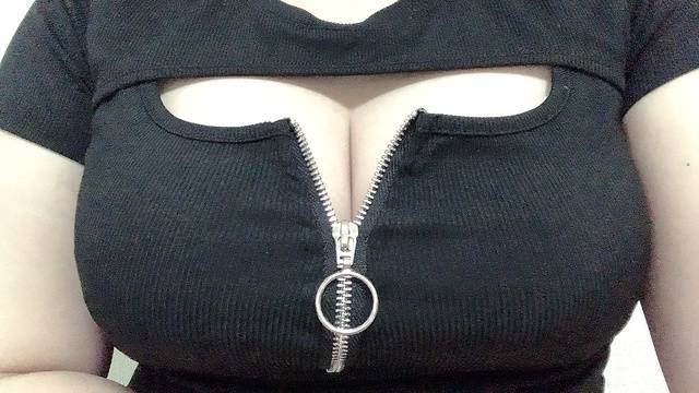 おっぱい触って欲しいな🥰