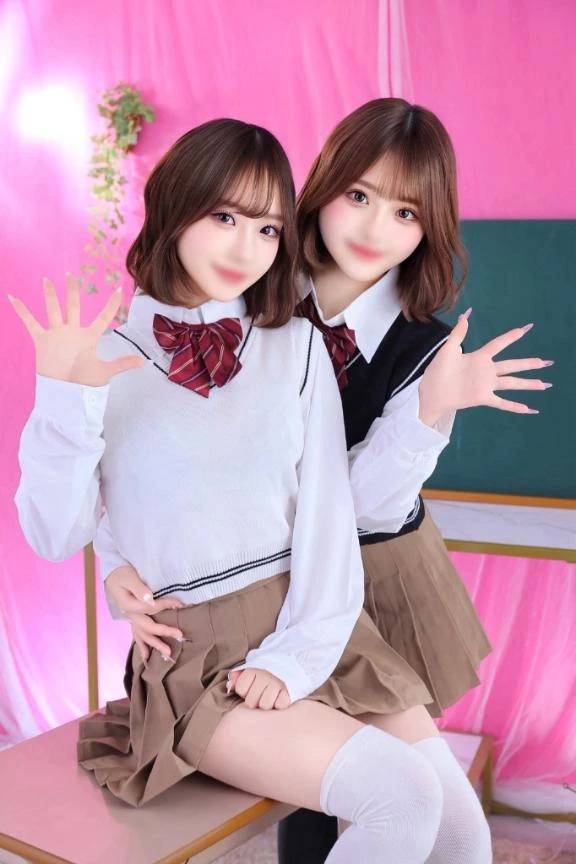 👩‍❤️‍💋‍👩