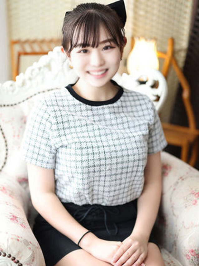 中原りおん（断りきれない美人マッサージ嬢たち）