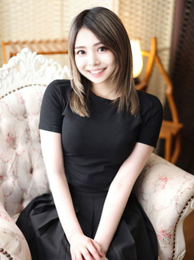 白石みあ（断りきれない美人マッサージ嬢たち）