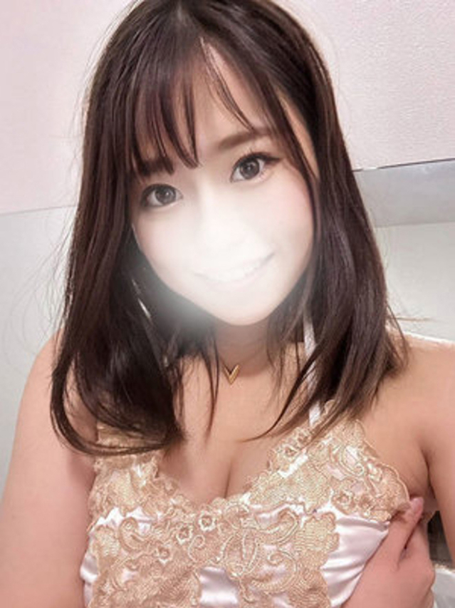 加賀あいら（断りきれない美人マッサージ嬢たち）