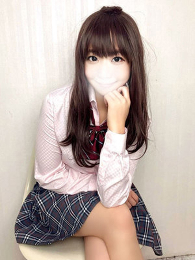 秋山ななみ(断りきれない美人マッサージ嬢たち)