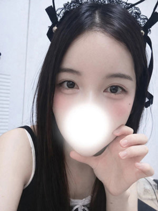 内野しおり（断りきれない美人マッサージ嬢たち）