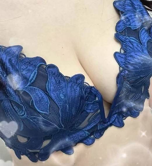 エッチな時間過ごしませんか( )！？