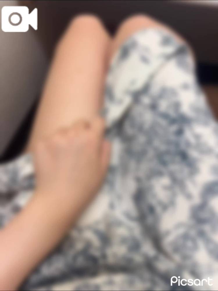スカートの中は…