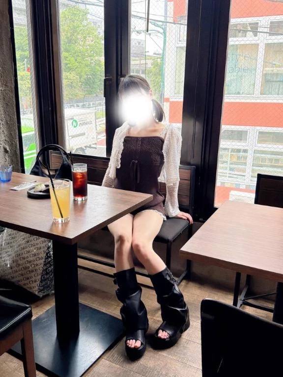 午後の会議中、こっそり…🤫