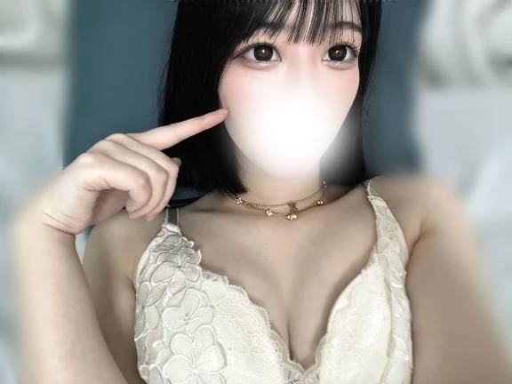 部屋の明かりを少し落として街灯が...