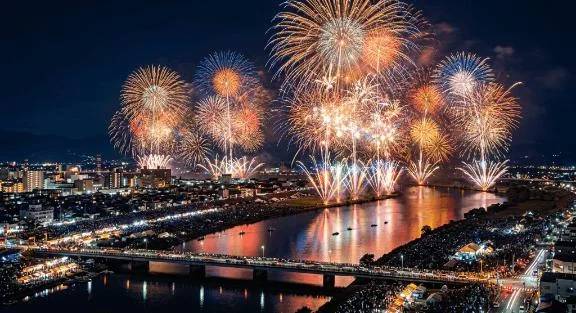 今日は「花火の日」花火大会いきますか？