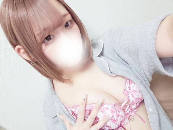 🧏🏻‍♀️🩷