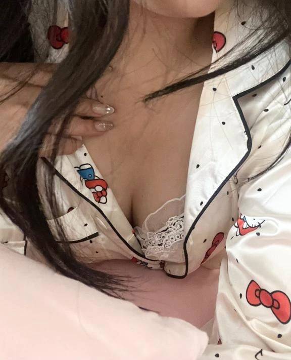 白ブラでドキドキしてるよ♡