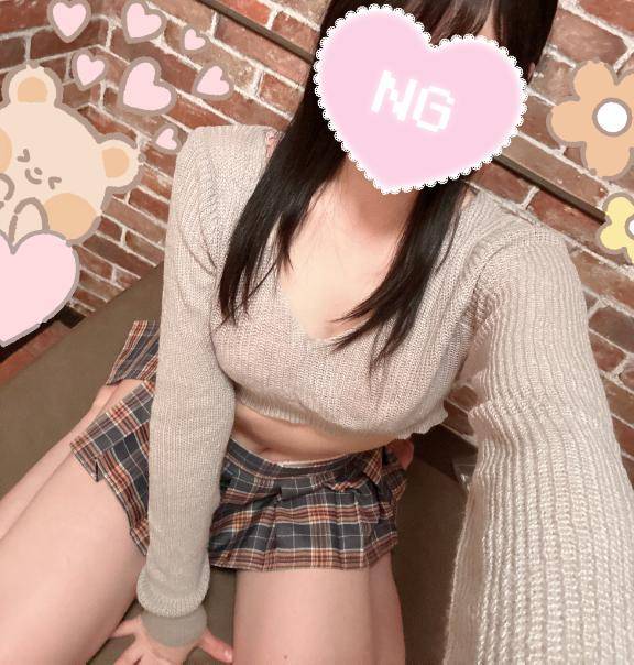 ヘソだしニットの誘惑