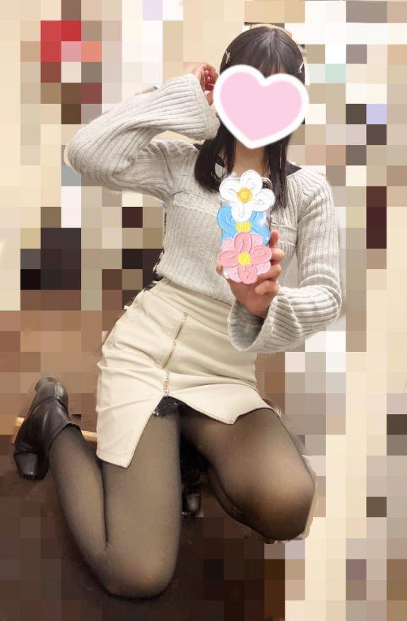 私服?スリットスカート