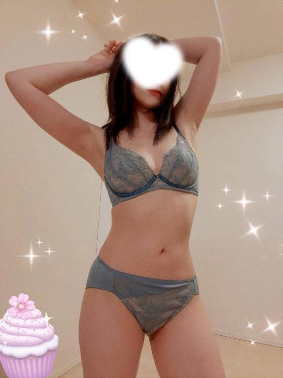 笑ったあとは、もえの隣で「うとうと」リラックスしよ？とろける癒やし時間✨
