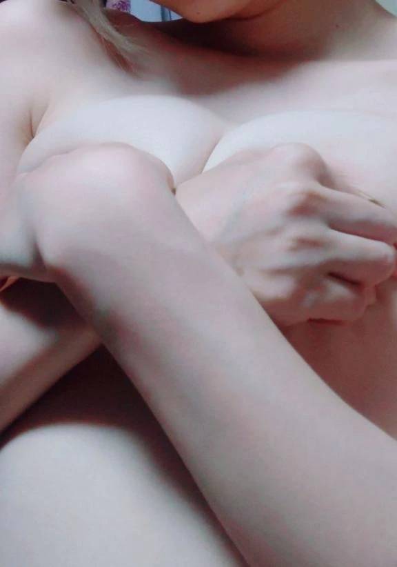 手の奥、、何色だと思う？
