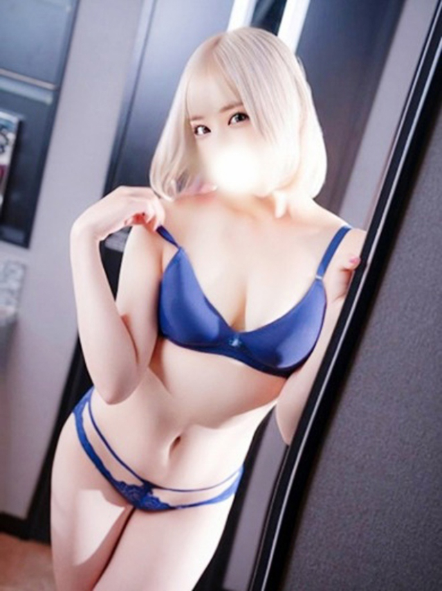 若瀬なな（池袋㊙エステフル勃起）