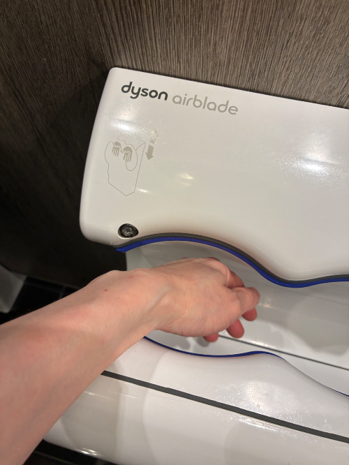 dysonのエアータオル!!!!!!!!!!