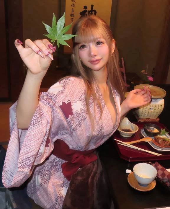 ねぇねぇ...♡